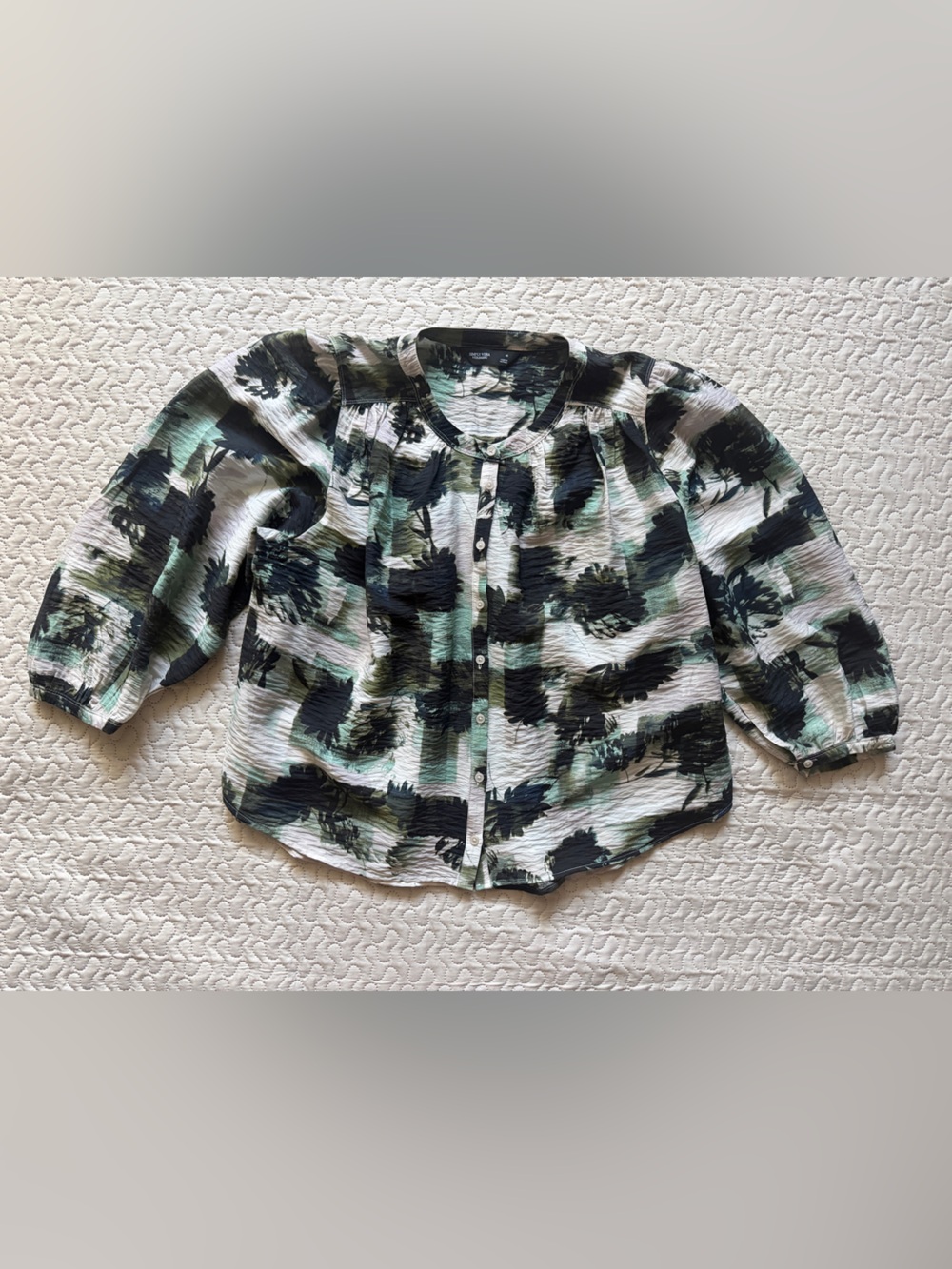 Simply Vera VERA WANG NWT Medium Viscose Blend Top Sage Green &Black Button Down